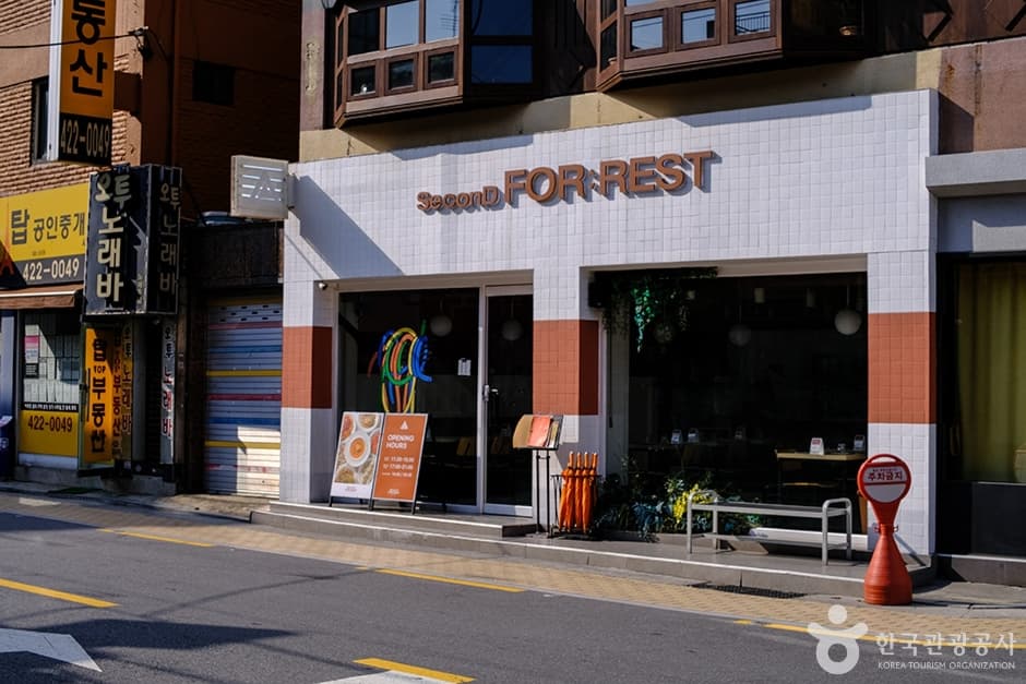 Songlidangil cafes and shops