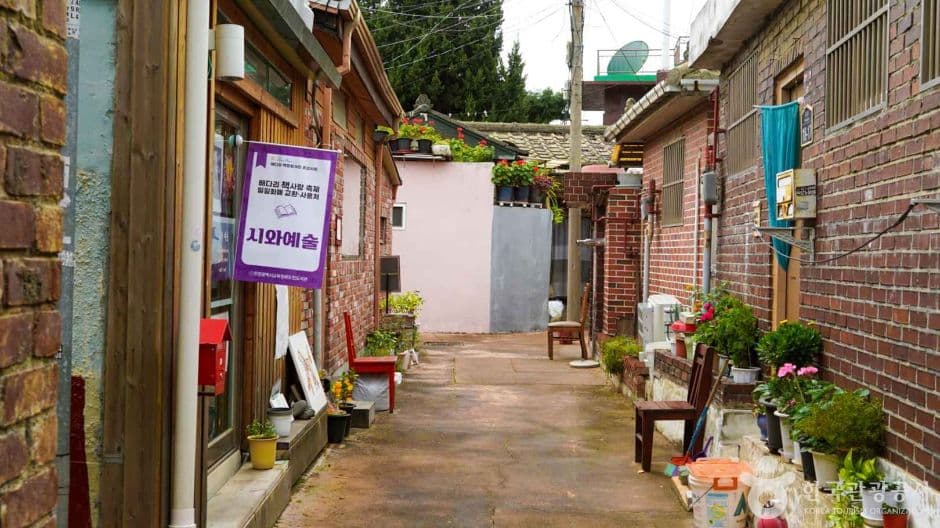 Baedari Old Bookstores Street alley