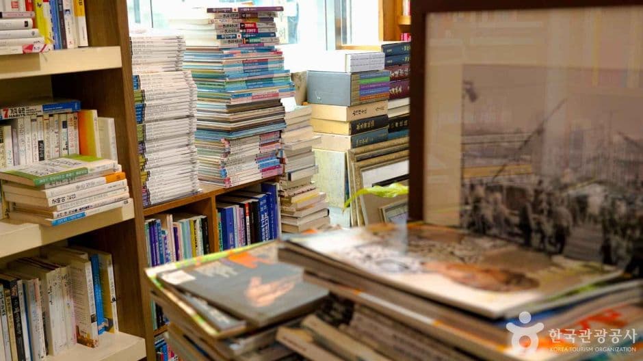 Baedari Old Bookstores Street, used books area