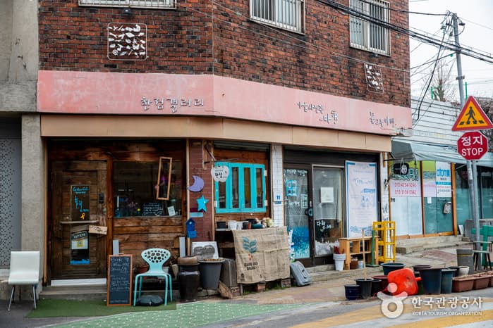 Baedari Old Bookstores Street