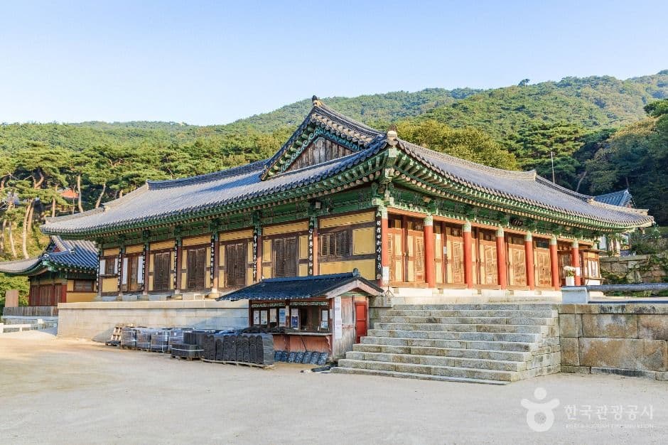 Interior view of Sudeoksa Temple precinct