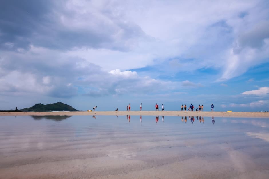 Turquoise water and white sand at Geumneung Beach
