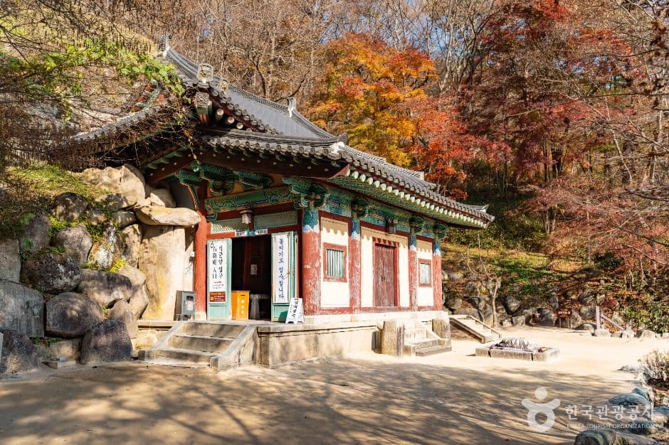 Seokguram Grotto main hall exterior, the structure housing the granite Buddha chamber on Mount Toham, Gyeongju