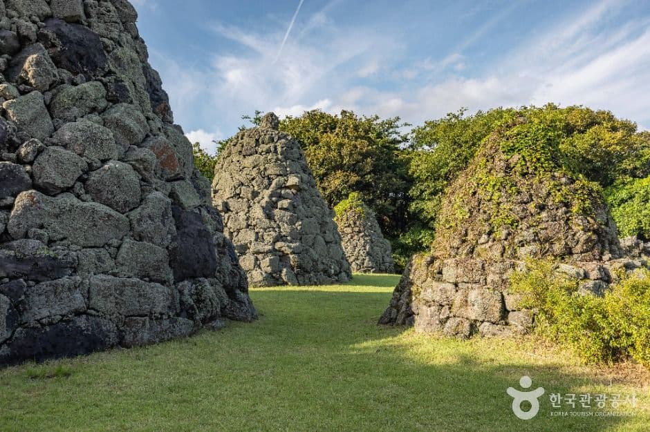Outdoor stone sculpture grounds