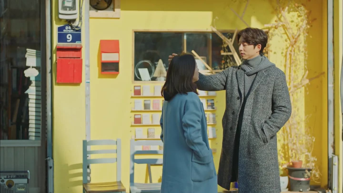 Yellow exterior of Hanmi Bookstore filmed in Goblin (도깨비, 2016)