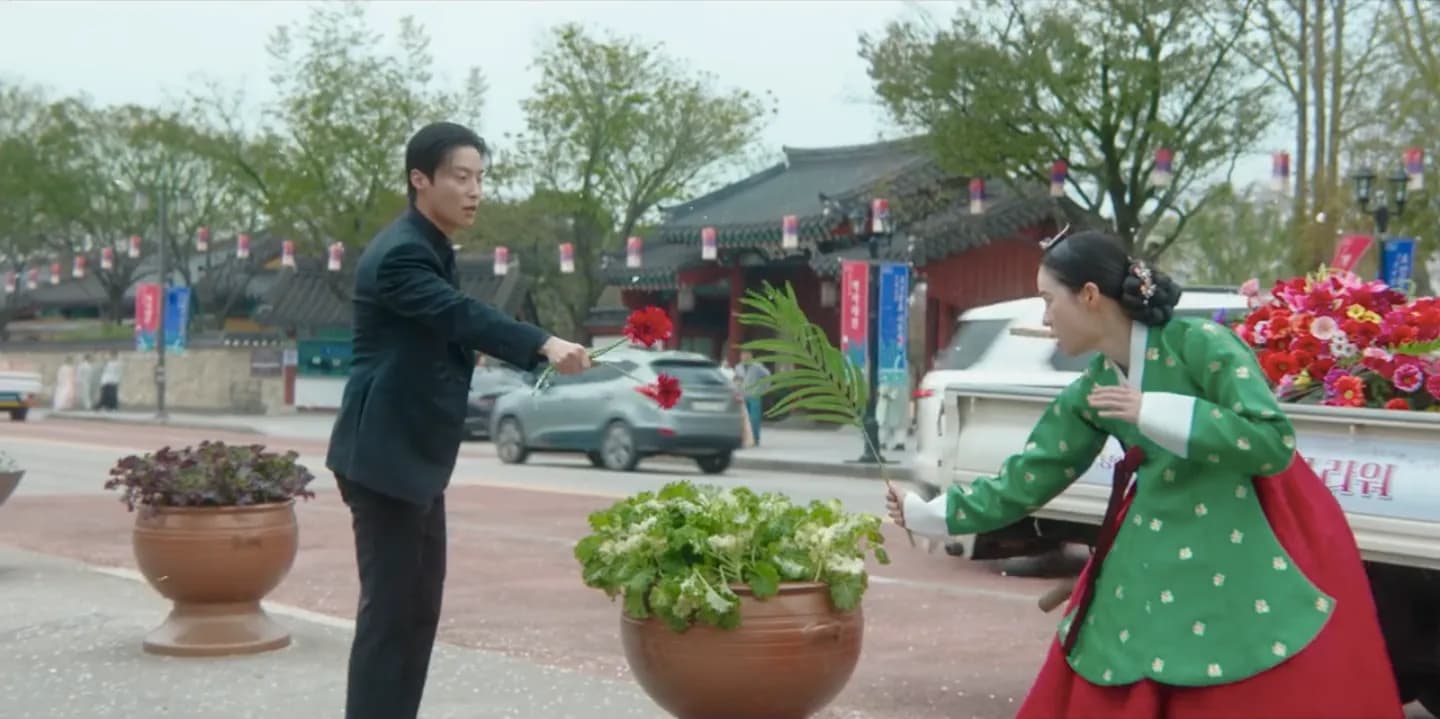 My Royal Nemesis: Shin Seo-ri possessed by the Joseon concubine Kang Dan-shim, the show's central image