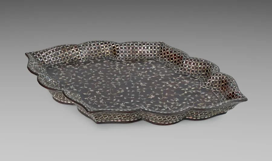 Foliate-shaped lacquer tray with mother-of-pearl lattice and vine scrolls