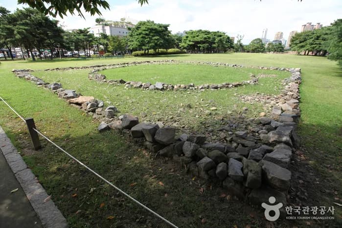 Stone burial mounds at Seokchon-dong Baekje Tombs