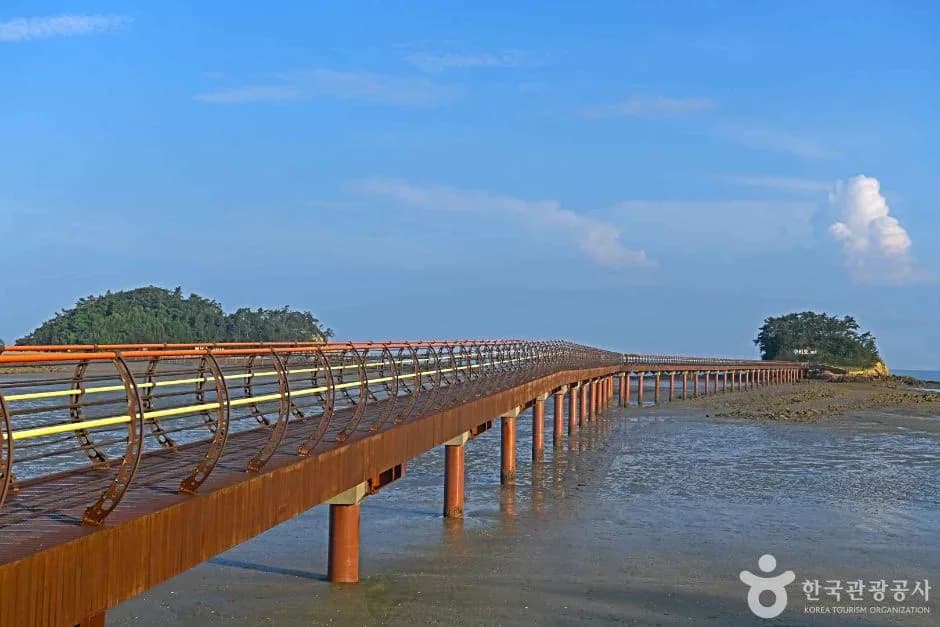 The over-sea Bridge of Infinity walkway on Jaeun-do, Sinan