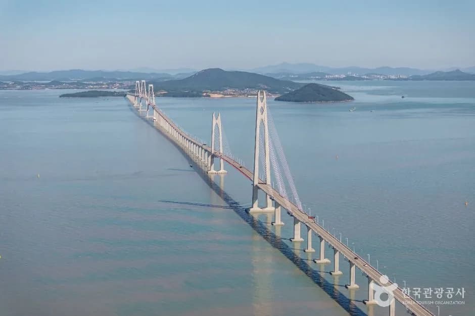 Aerial view of the Cheonsa Bridge crossing between Aphae-do and Amtae-do, Sinan