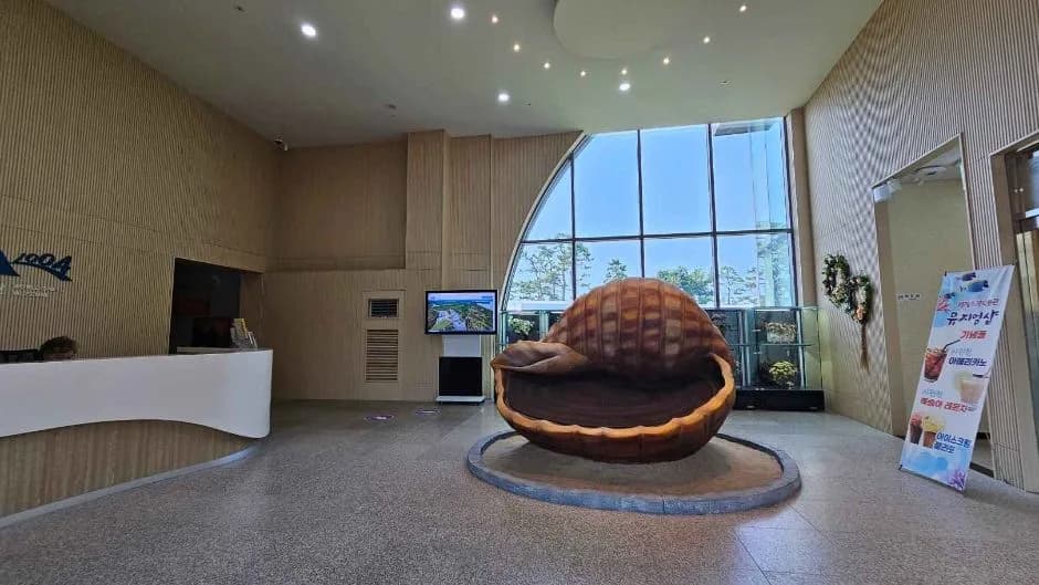 Lobby with a giant shell sculpture at the World Shell Museum, Sinan
