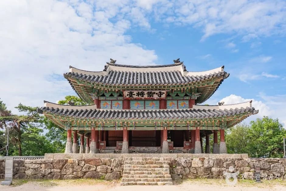 Sueojanddae command post at Namhansanseong Fortress with autumn foliage