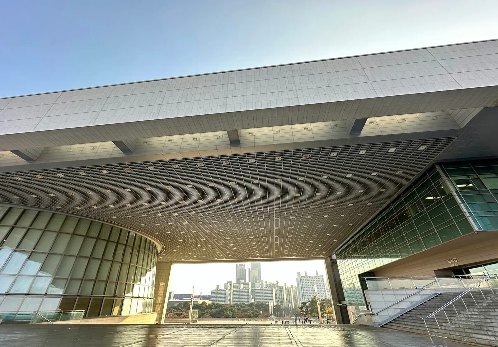 National Museum of Korea exterior view with wide facade and modern architecture
