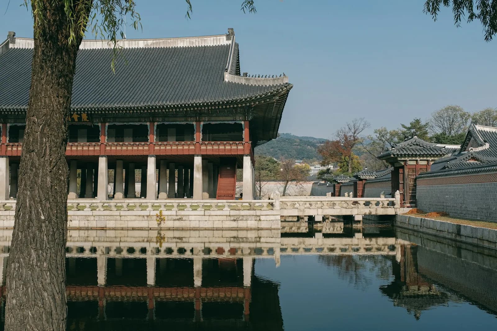 Mirror Pond reflecting the National Museum of Korea building at dusk