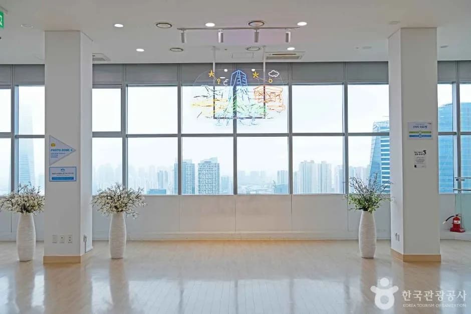 G-Tower observatory photo zone with panoramic city view through floor-to-ceiling windows