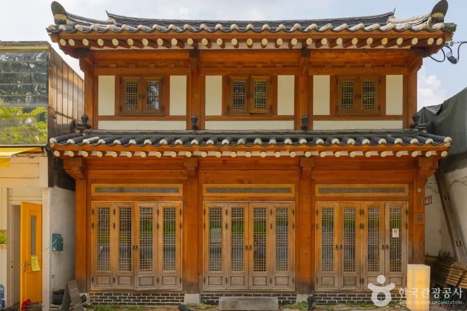 Two-story hanok facade along Seosulla-gil