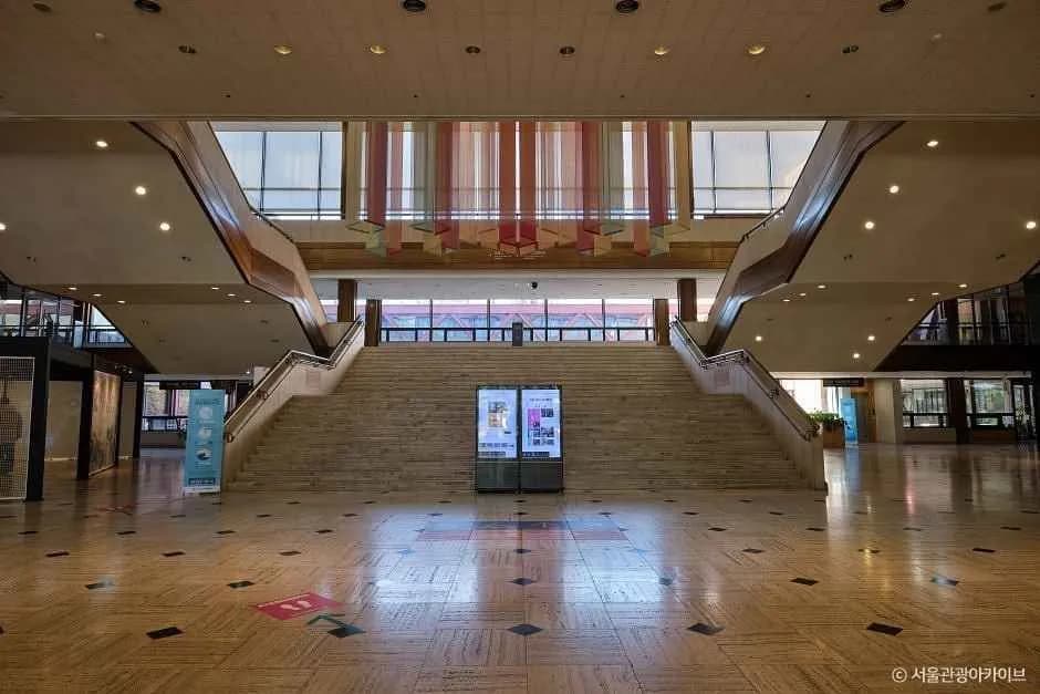 Grand lobby and central staircase inside the museum