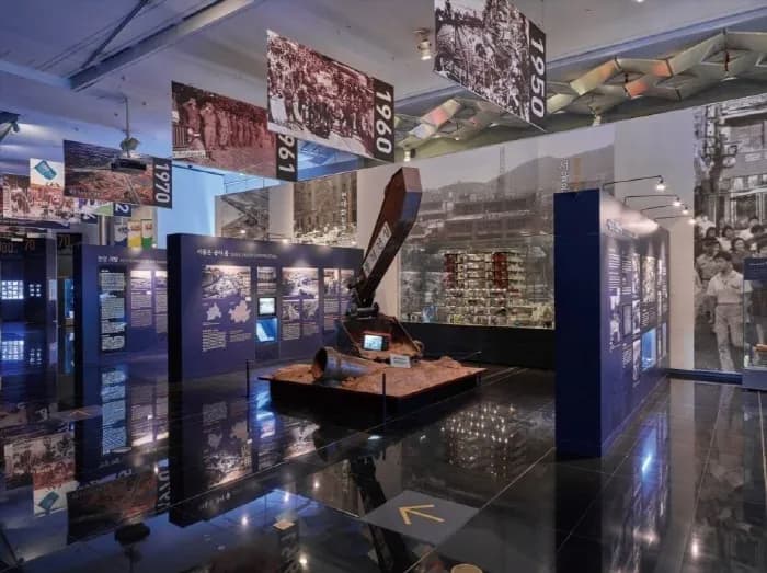 History exhibition hall tracing modern Seoul