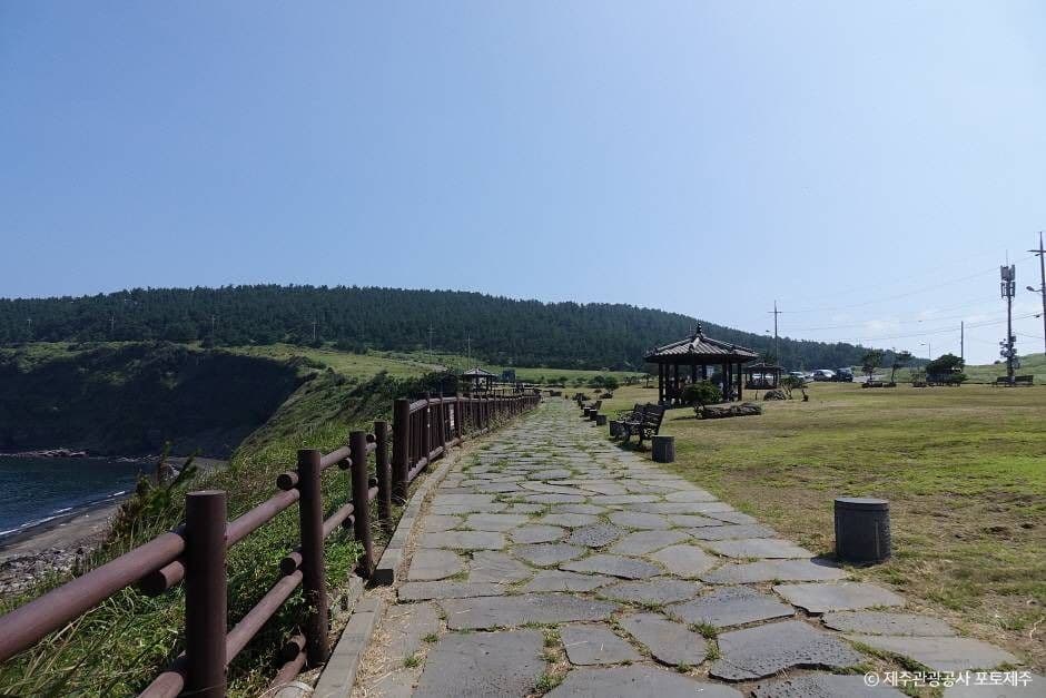 Volcanic rim of Songaksan