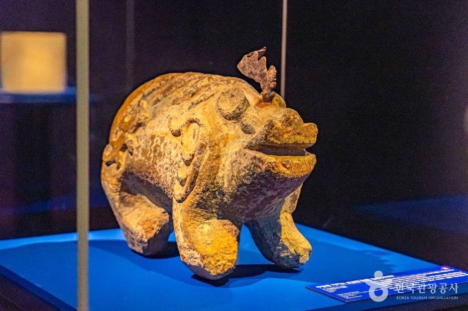 The stone guardian animal (jinmyosu) from King Muryeong's tomb at Gongju National Museum