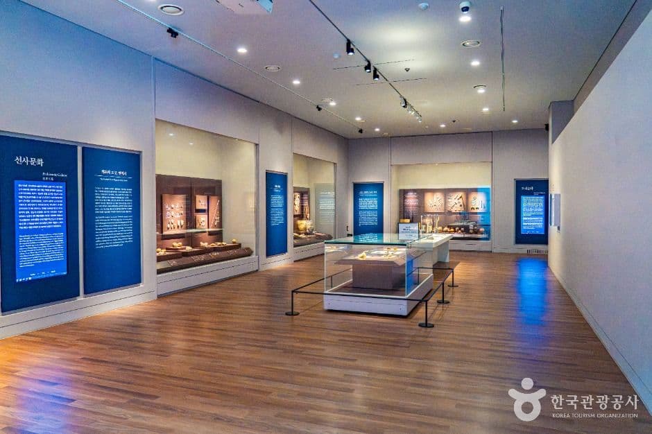 A gallery of Baekje artifacts at Gongju National Museum