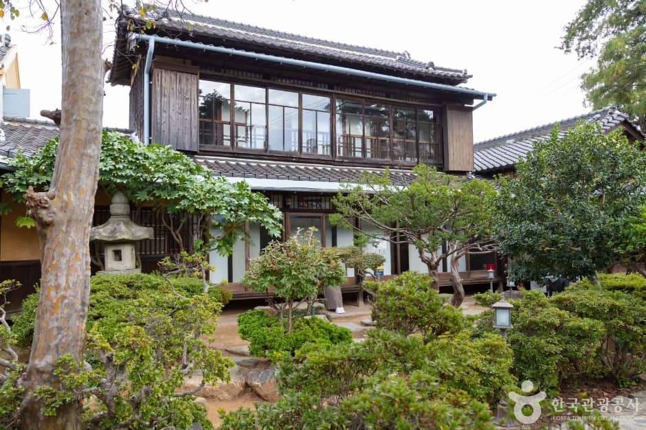 Two-story wooden Japanese-style Hirotsu House and garden in Sinheung-dong, Gunsan