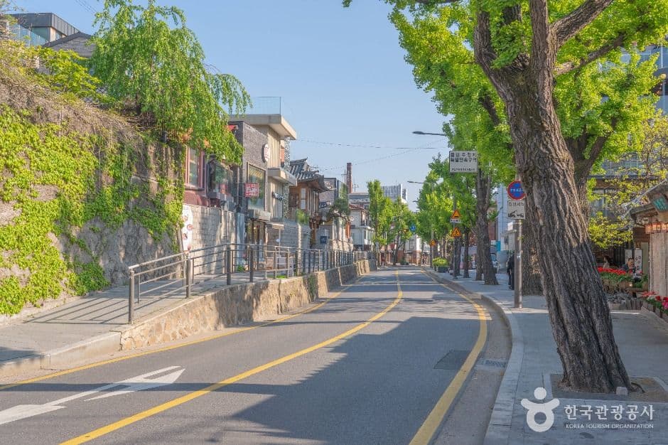 Samcheong-dong walking street