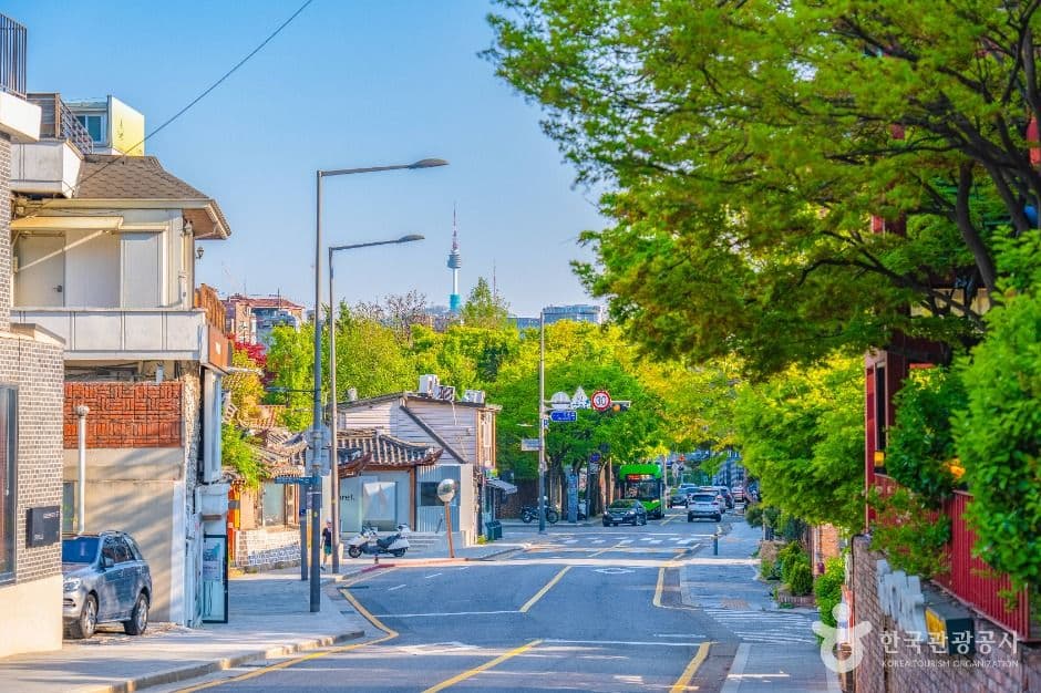 Samcheong-dong alley