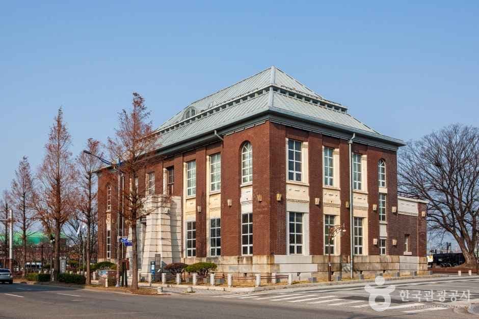 Side view of the former Bank of Joseon Gunsan Branch building