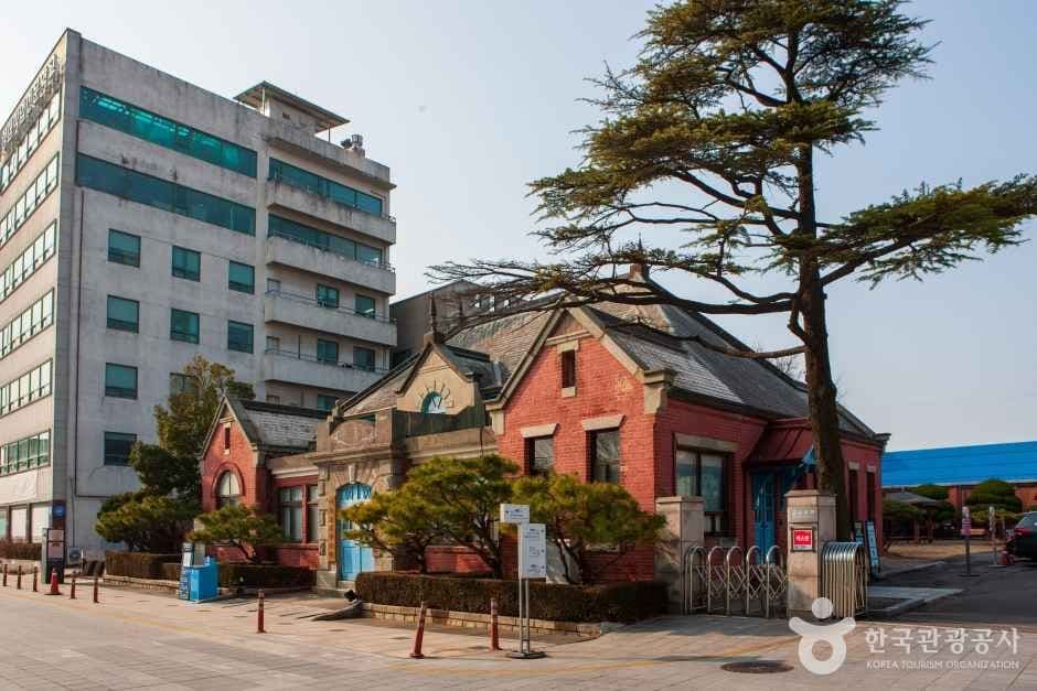The former Gunsan Customs House and its grounds