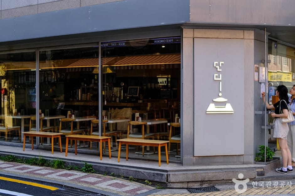 Songlidangil street scene