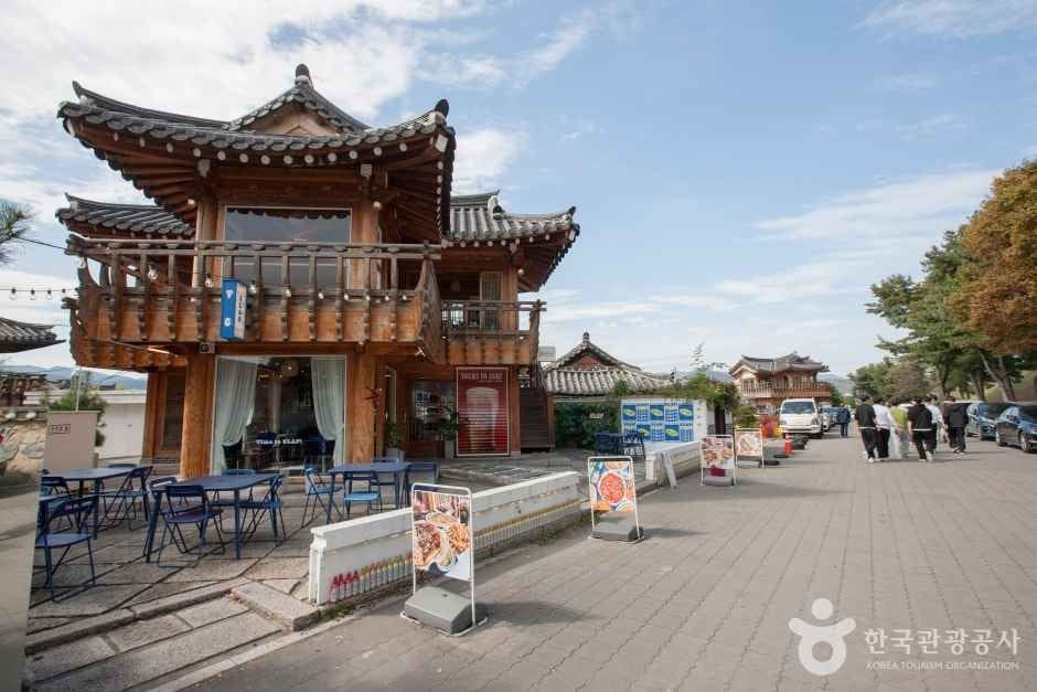 Hwangnidan-gil hanok cafe street in Hwangnam-dong, Gyeongju (view 2)