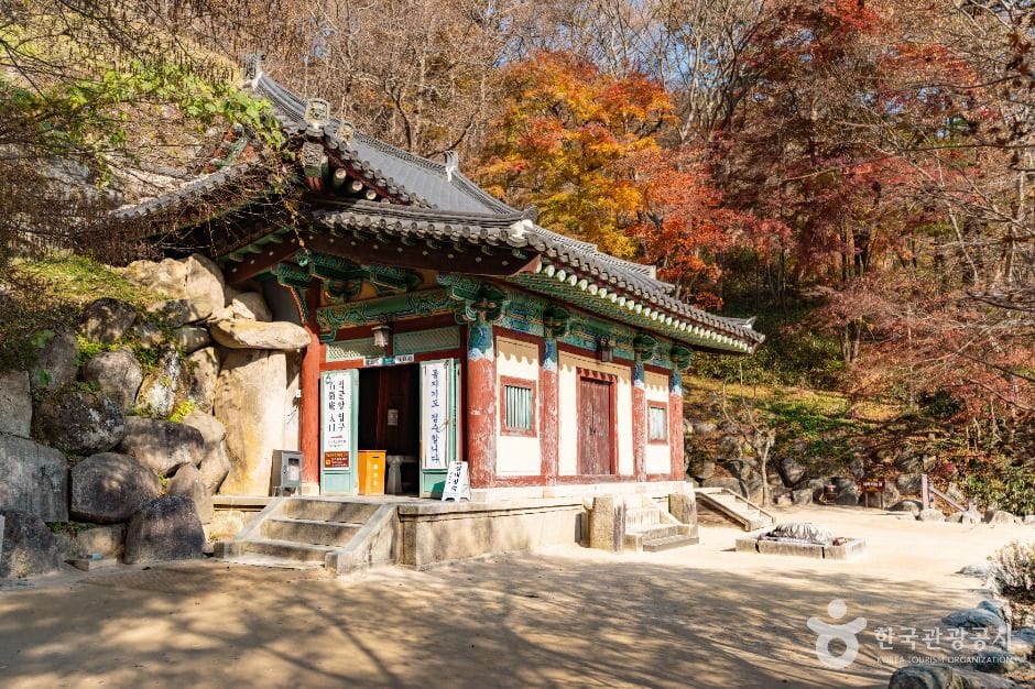 Seokguram Grotto main hall exterior, the structure housing the granite Buddha chamber on Mount Toham, Gyeongju