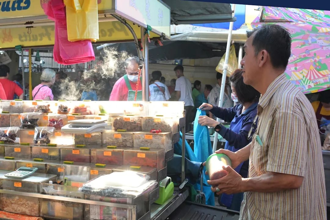 Gangneung Jungang Market with food vendors