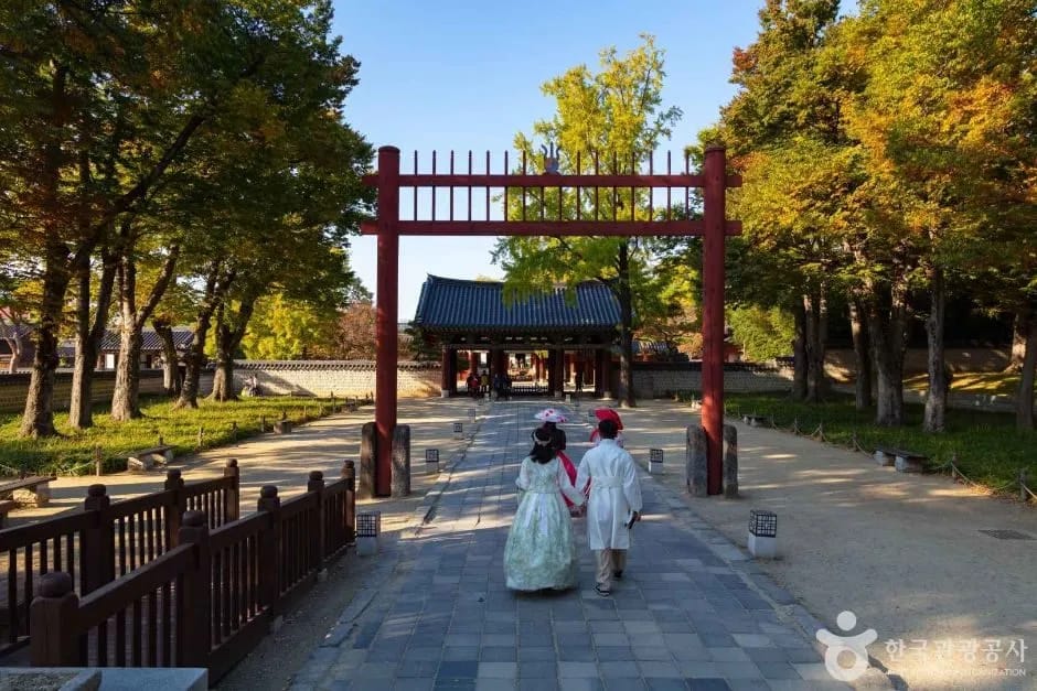 Gyeonggijeon Shrine traditional Korean architecture with bamboo forest