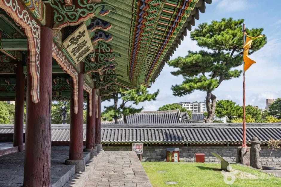 Gwandeokjeong Pavilion at Jeju-mok Government Office