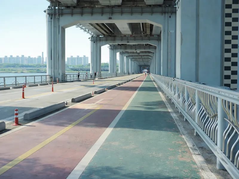 Jamsu Bridge pedestrian walkway over the Han River in Seoul
