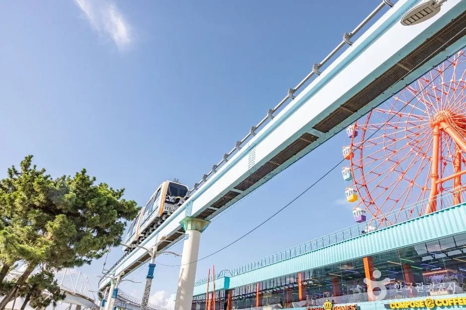 Wolmi Sea Train monorail passing in front of the Ferris wheel at Wolmido
