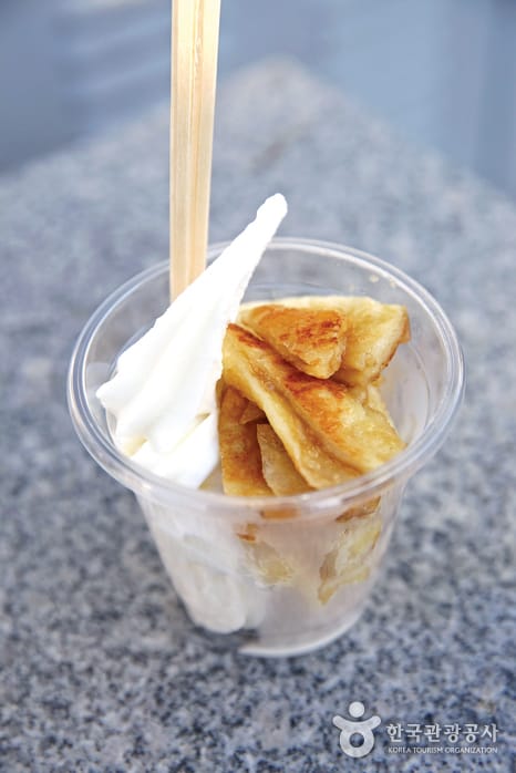 청사초롱_평창·강릉·정선 전통시장의 줄 서는 맛_강릉 중앙시장 아이스크림호떡04