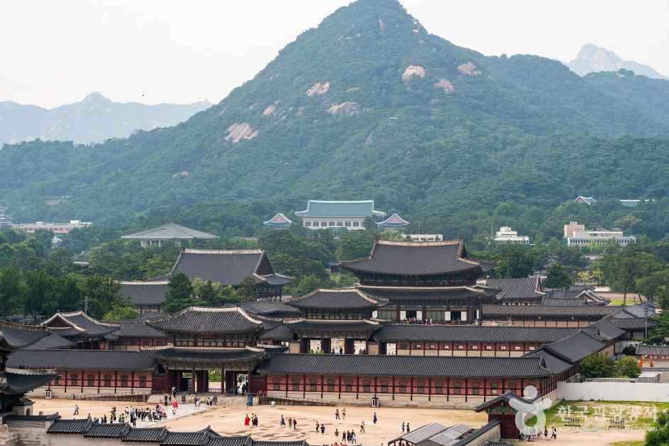 Gyeongbokgung Palace courtyard